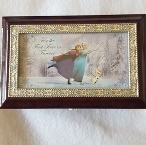 A Frozen music box